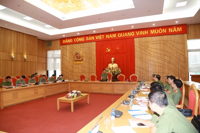 Thứ trưởng Nguyễn Văn Sơn phát biểu tại buổi làm việc.