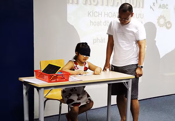 Nhiều phụ huynh vui mừng khi con mình có những khả năng khác thường.