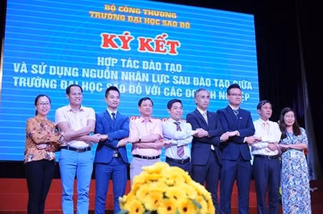 Sôi nổi hoạt động trải nghiệm “Một ngày làm chiến sĩ phòng cháy chữa cháy” ảnh 4