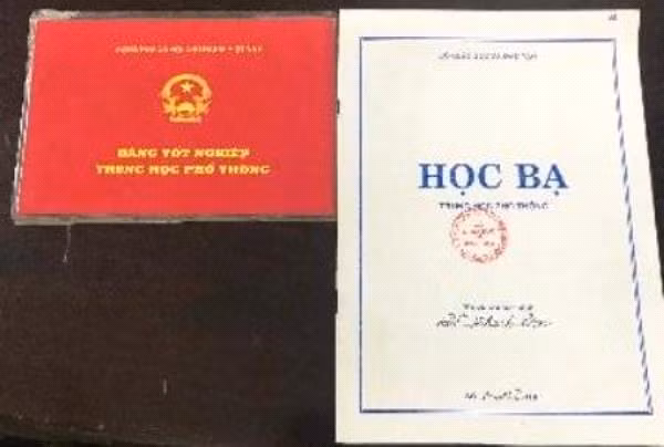 2 trong số các ĐT bị bắt và tang vật.