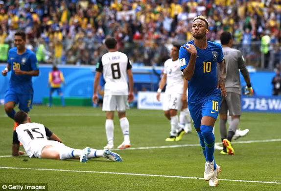 Neymar ăn mừng bàn thắng đầu tiên tại World Cup 2018.