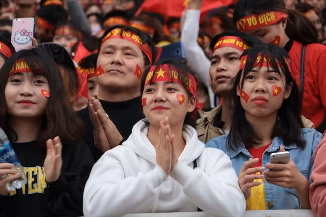 Phái đẹp của Việt Nam hôm nay cũng sẽ sống hết mình vì U23 Việt Nam.