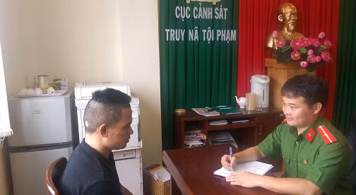 Đối tượng Võ Viết An đang khai báo tại Cục Cảnh sát truy nã tội phạm