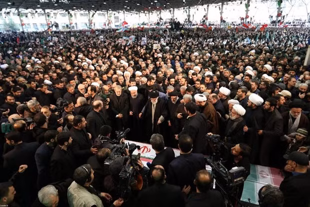 Các nhà lãnh đạo Iran tại lễ tang Tướng Qasem Soleimani. Ảnh: EPA.