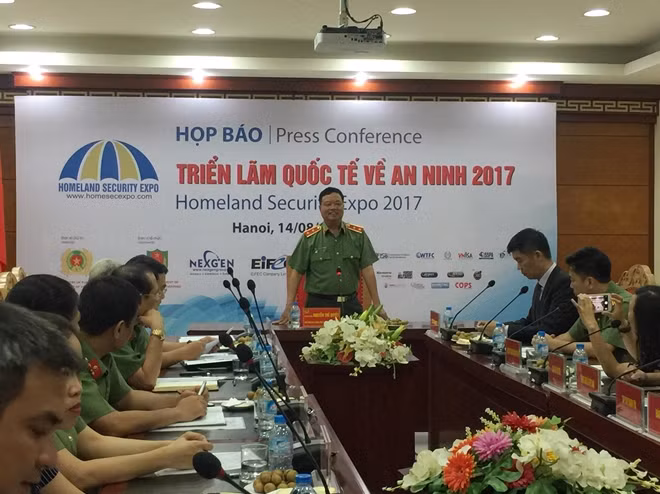 Trung tướng Nguyễn Thế Quyết phát biểu tại buổi họp báo