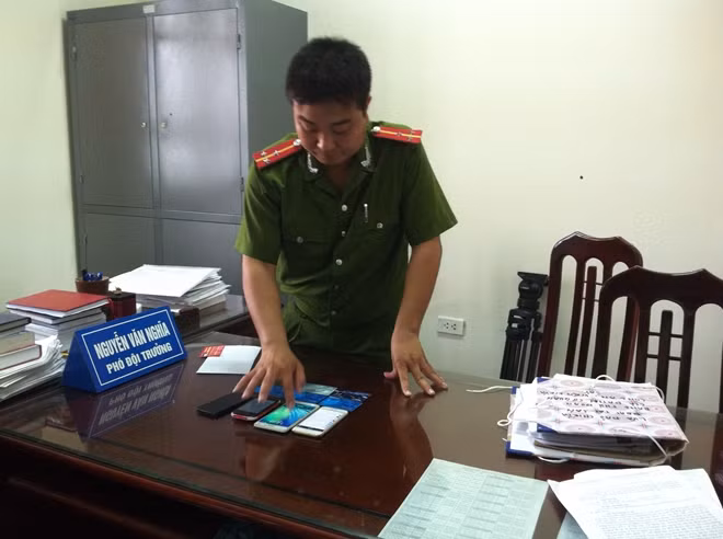 Điện thoại tang vật vụ án.