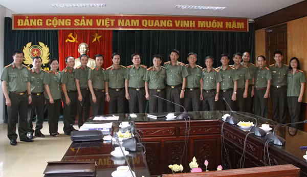 Các đại biểu tham dự cuộc họp.