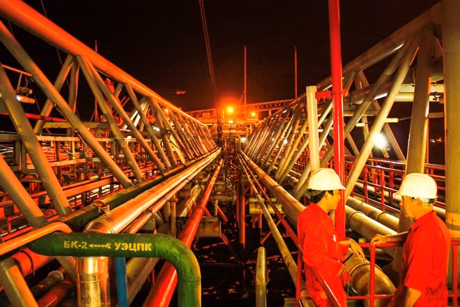 Người lao động dầu khí đón Xuân trên công trình biển.