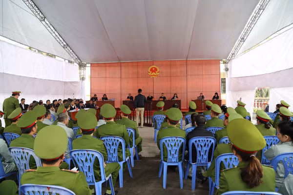 Diễn biến phiên tòa trong ngày đầu xét xử.