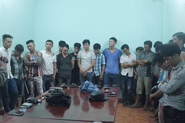 Các đối tượng bị tạm giữ.