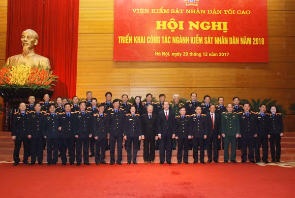 Chủ tịch nước chụp ảnh lưu niệm cùng với các đại biểu dự hội nghị