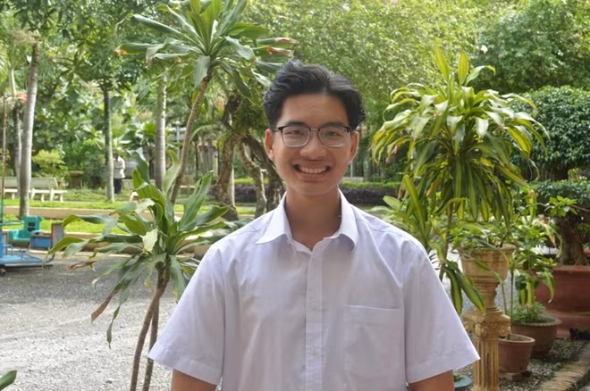 Em Nguyễn Phúc Ân thủ khoa khối B00.