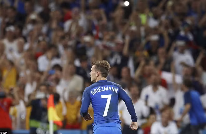 Antoine Griezmann tác giả 2 bàn thắng giúp Pháp đánh bại Đức. Ảnh:AP.