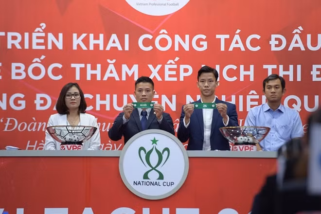 Quế Ngọc Hải tham gia lễ bốc thăm xếp lịch mùa giải 2020.