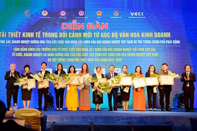 Viettel được vinh danh là doanh nghiệp có thành tích xuất sắc trong xây dựng và thực hành văn hóa doanh nghiệp.