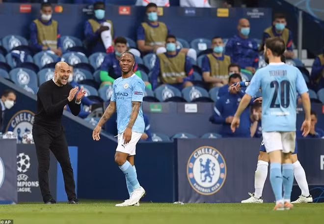 Tuy nhiên bất chấp những khó khăn, Pep Guardiola vẫn kiên trì với đấu pháp của mình.