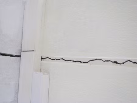 Vết nứt trên tường một chung cư tại Đà Nẵng.