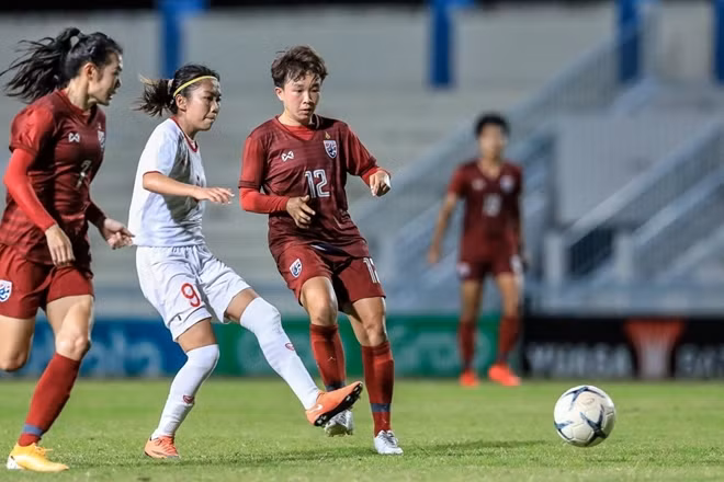 Đội tuyển nữ Việt Nam (áo trắng) có chiến thắng 1-0 đầy ngoạn mục ngay trên đất Thái. Ảnh: FAT.