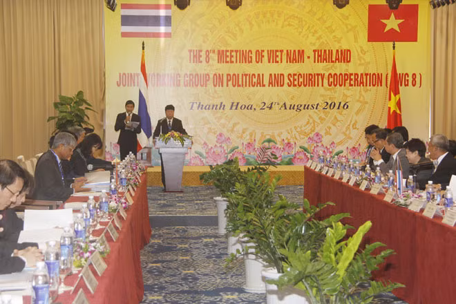 Toàn cảnh cuộc họp.