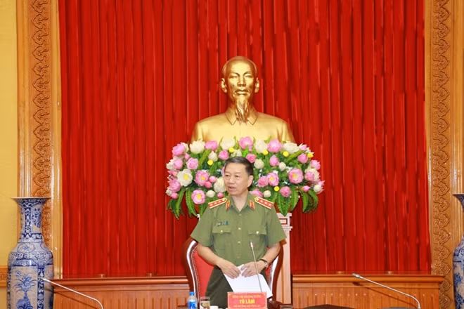 Bộ trưởng Tô Lâm phát biểu chỉ đạo tại buổi làm việc.