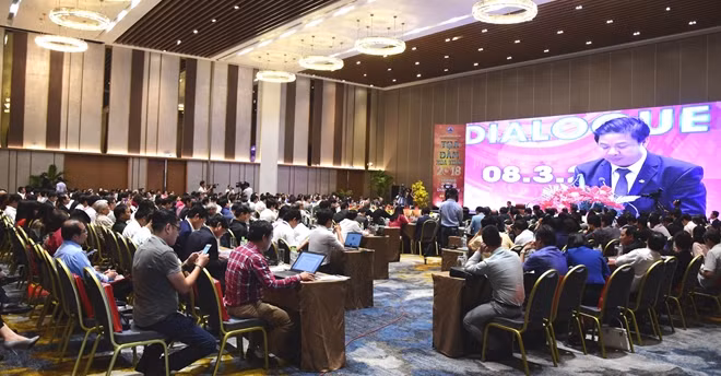 Cuộc tọa đàm thu hút sự tham gia của gần 500 đại biểu đại diện cộng đồng doanh nghiệp.