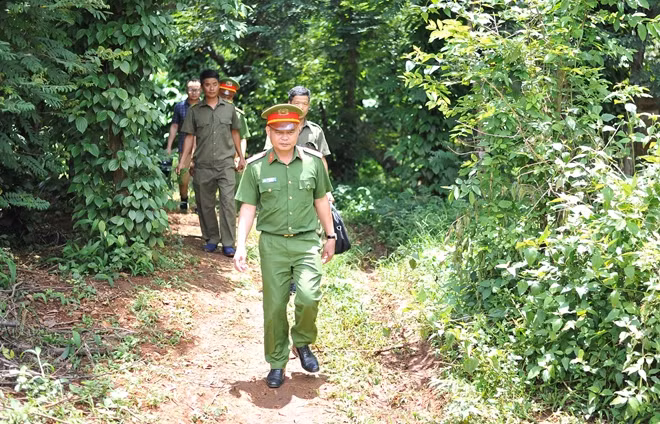 Công an Đắk Lắk phối hợp cùng Công an xã tổ chức tuần tra, đảm bảo an ninh trật tự trên địa bàn.