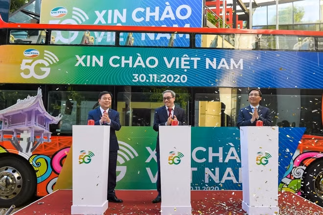 Bấm nút khai trương thử nghiệm 5G .