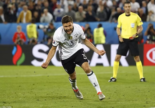 Jonas Hector thành công trong cú sút luân lưu cuối cùng. Ảnh: Reuters.