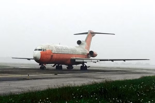 Máy bay Boeing B727 bị bỏ rơi ở Nội Bài.