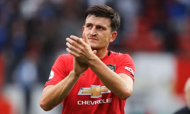 Trong khi hàng công chơi tưng bừng thì hàng thủ của Man Utd sau những phút đầu chệch choạc đã thi đấu cực kỳ tập trung giúp đội chủ nhà giữ sạch lưới. Trong đó không thể không kể tới công lao của bom tấn 80 triệu bảng Maguire. Tân binh của Man Utd đã liên tục có những pha đánh chặn làm nản lòng hàng công Chelsea. Ảnh: Getty Image.