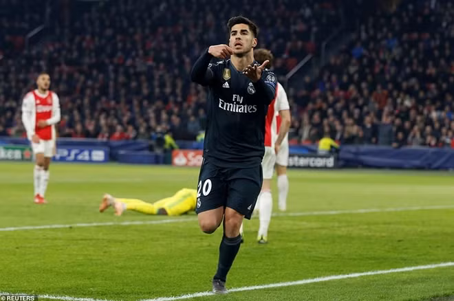 Marco Asensio đóng vai người hùng với bàn thắng ấn định tỷ số 2-1 cho Real.