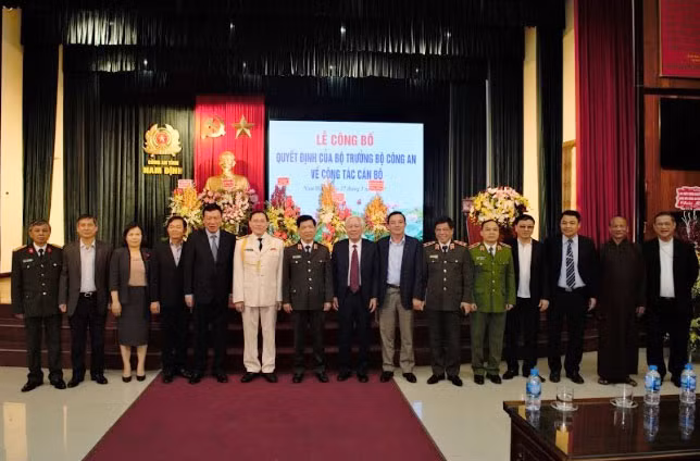 Các đại biểu tại buổi lễ. Các đại biểu tại buổi lễ.