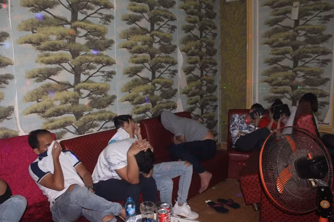 Các đối tượng sử dụng ma túy trái phép bị bắt quả tang.