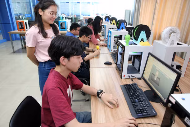 Sinh viên Trung Quốc cá cược bóng đá.