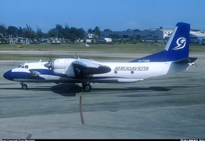 Một chiếc An-26 của hãng Aerogaviota .