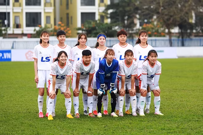 So với Phong Phú Hà Nam thì bóng đá nữ Sơn La chưa tạo được nhiều ấn tượng với người hâm mộ nhưng như HLV trưởng Đội tuyển nữ Quốc gia Mai Đức Chung chia sẻ đây là một địa phương mà môn thể thao này đang rất được quan tâm hỗ trợ phát triển.