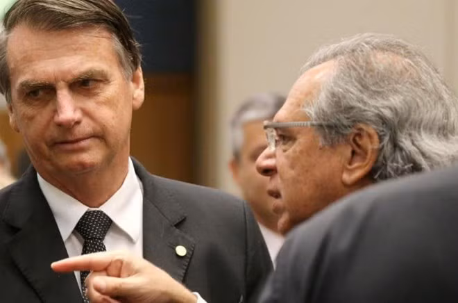 Ứng cử viên Tổng thống Brazil Jair Bolsonaro (trái) và cố vấn kinh tế Paulo Guedes.