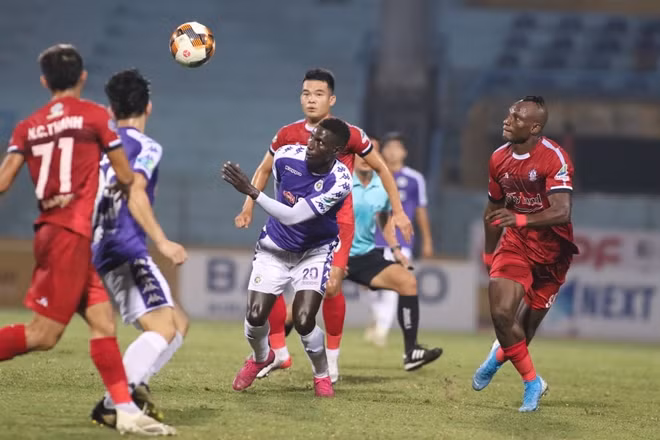 Các cầu thủ Hà Nội FC có thể chỉ lên tập trung ĐTQG sau ngày 31-10. Ảnh: CTV.