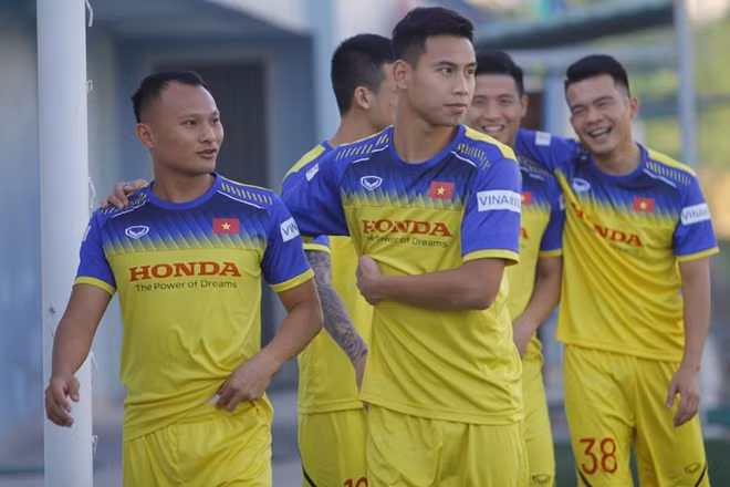 Chiều nay (29-10), ĐTQG có buổi tập đầu tiên trong đợt tập trung chuẩn bị cho 2 trận đấu gặp UAE và Thái Lan vào tháng 11.