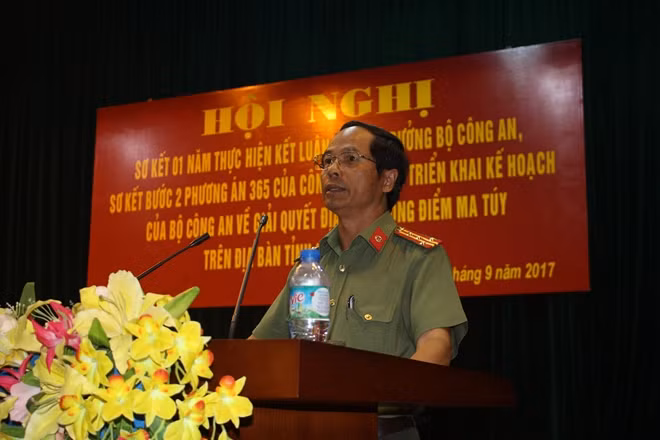 Đại tá Phạm Hồng Tuyến – Giám đốc Công an tỉnh Hòa Bình phát biểu tại hội nghị.