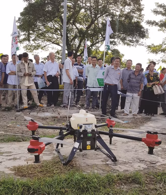 Máy bay không người lái được ứng dụng vào sản xuất nông nghiệp.