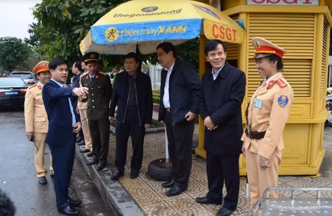 Kiểm tra công tác đảm bảo TTATGT tại nút giao thông đường Trường Thi - Hồ Tùng Mậu - Phan Đăng Lưu.