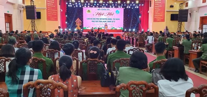 Quang cảnh buổi khai mạc Hội thi.