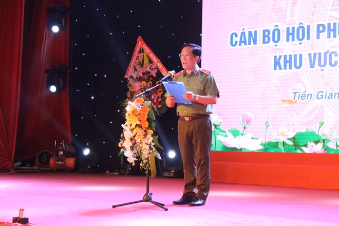 Thiếu tướng Nguyễn Đức Minh – Phó Cục trưởng Công tác Đảng và Công tác chính trị - Bộ Công an phát biểu chỉ đạo Hội thi.