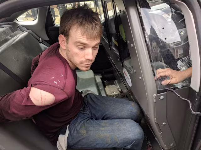 Nghi can Travis Reinking khi bị cảnh sát bắt.
