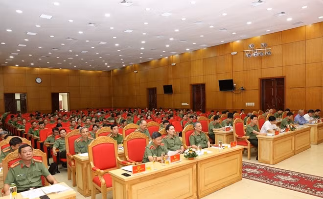 Các đại biểu tham dự hội nghị.