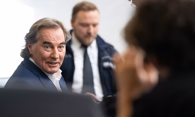 Jürgen Rudloff (trái) tại phiên tòa xét xử hồi tháng 2 vừa qua.