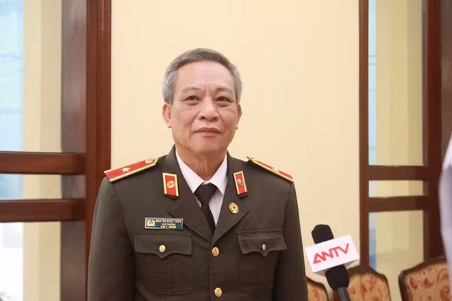 Thiếu tướng Nguyễn Khắc Thủy, Cục trưởng Cục Y tế CAND, Phó trưởng BCĐ PC dịch bệnh Bộ Công an trao đổi với PV báo CAND và truyền hình ANTV về công tác PC dịch COVID-19 của lực lượng CAND.