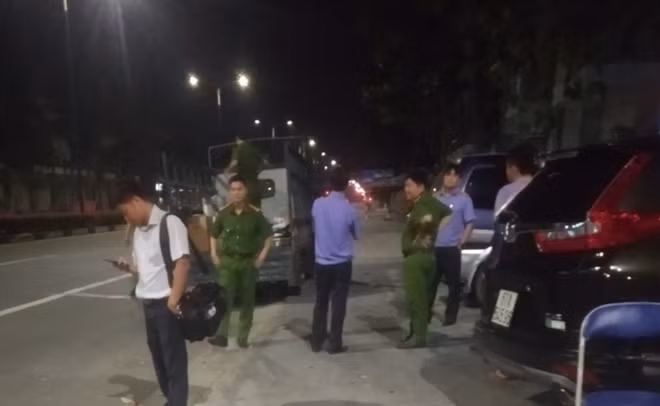 Lực lượng chức năng khám xét Công ty Bình Dương City Land
