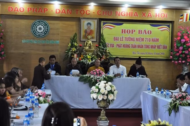 Ban tổ chức trao đổi với báo chí về Đại lễ chiều 2-12 tại Yên Tử.